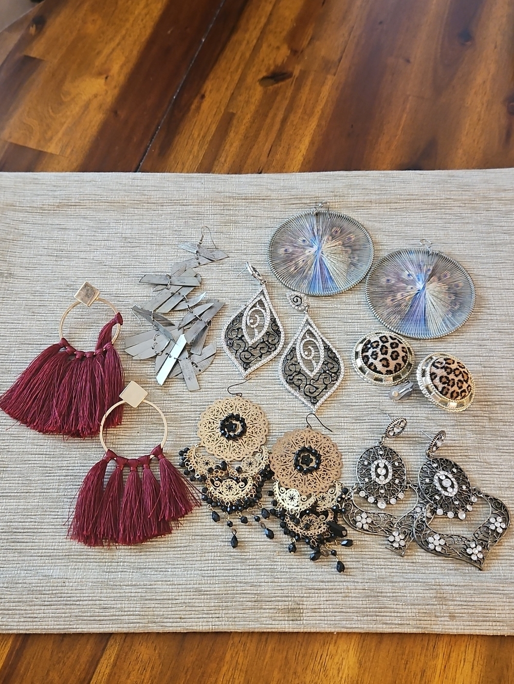 Jewelry Bundle Of Broken Vintage Earrings. .Use For CRAFTS or Upcycle.